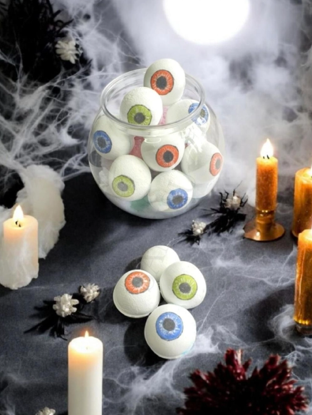 Spooky Eyeball Bath Bomb | Handmade Halloween Bath Treat with Surprise Colour