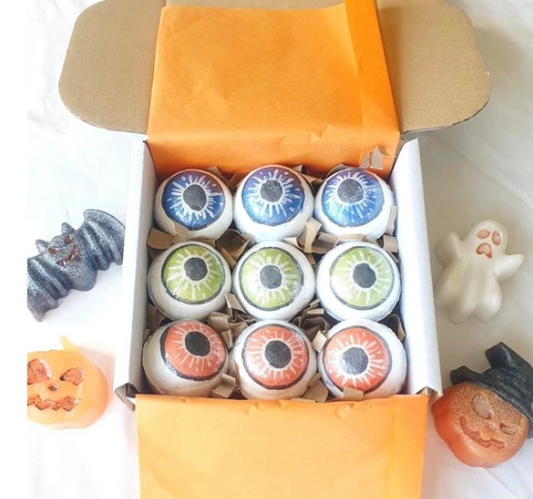Spooky Eyeball Bath Bomb | Handmade Halloween Bath Treat with Surprise Colour