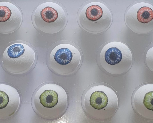 Spooky Eyeball Bath Bomb | Handmade Halloween Bath Treat with Surprise Colour