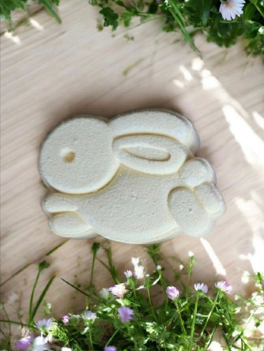 Handmade Bunny Rabbit Bath Bombs | Rhubarb Custard Scent, Gift Box (4-Pack)