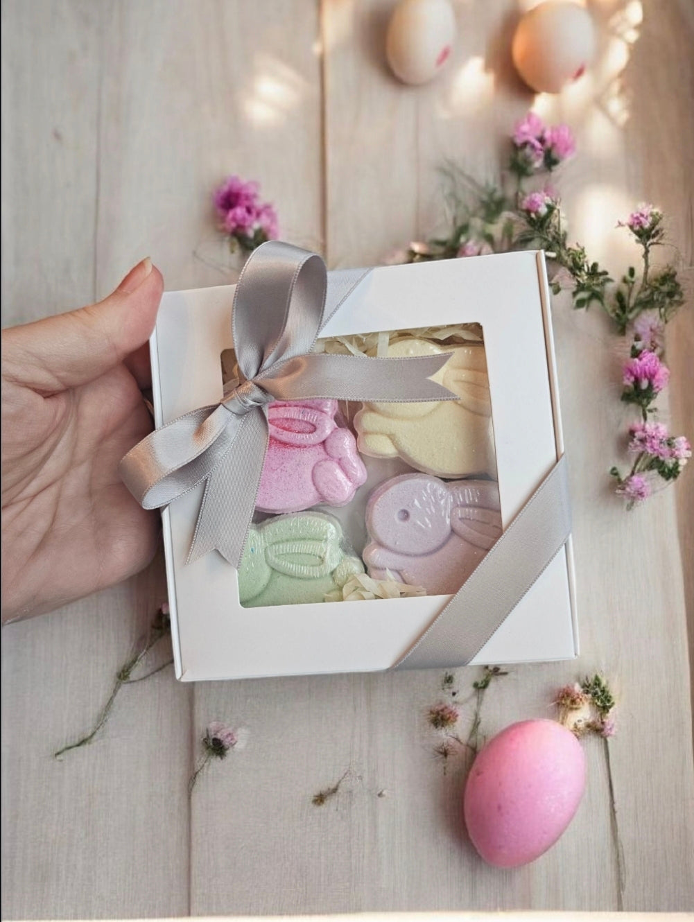 Handmade Bunny Rabbit Bath Bombs | Rhubarb Custard Scent, Gift Box (4-Pack)